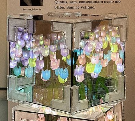 Tulip Cube Night Light